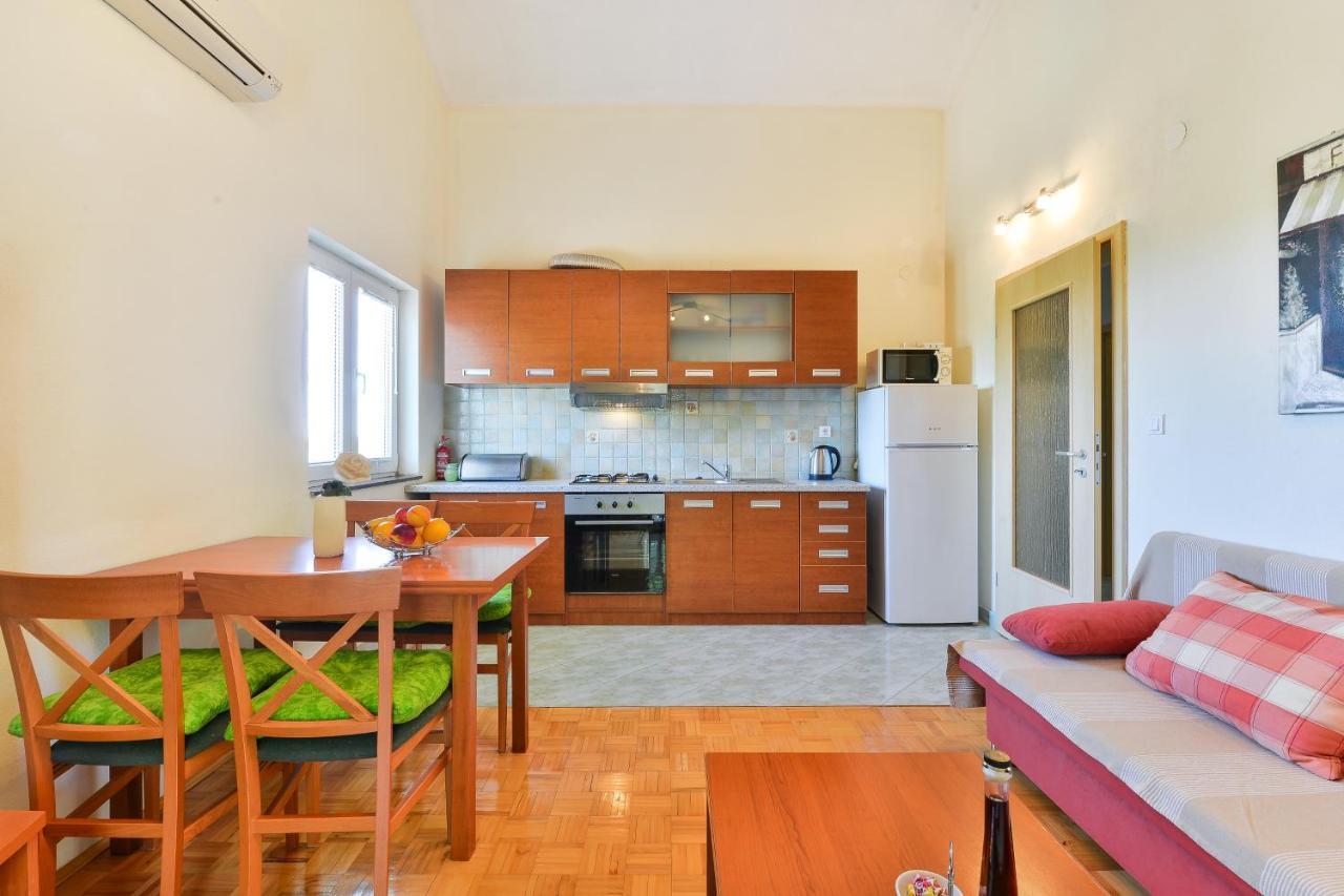 Family Friendly Apartments With A Swimming Pool Zadar - 18098 Eksteriør billede