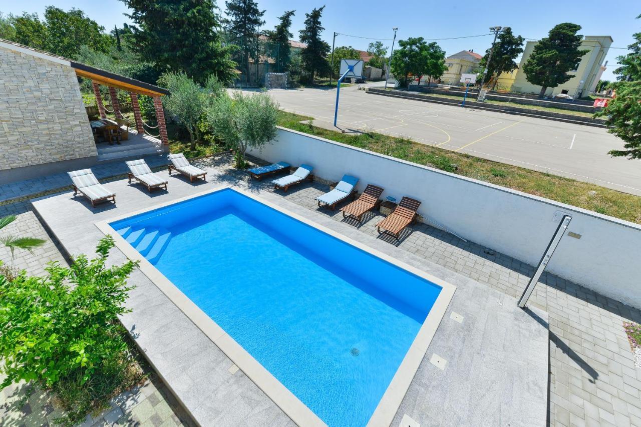 Family Friendly Apartments With A Swimming Pool Zadar - 18098 Eksteriør billede