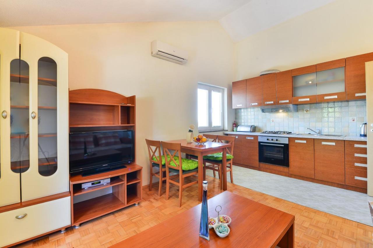 Family Friendly Apartments With A Swimming Pool Zadar - 18098 Eksteriør billede